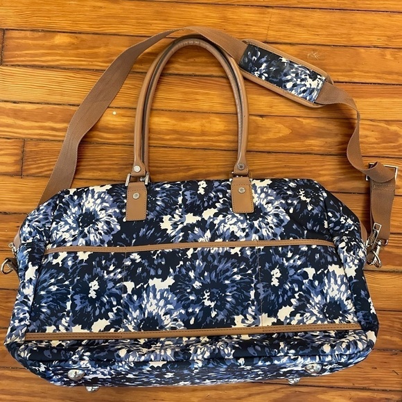 Isaac Mizrahi blue and white pattern weekender duffel bag large size for travel - Picture 4 of 6